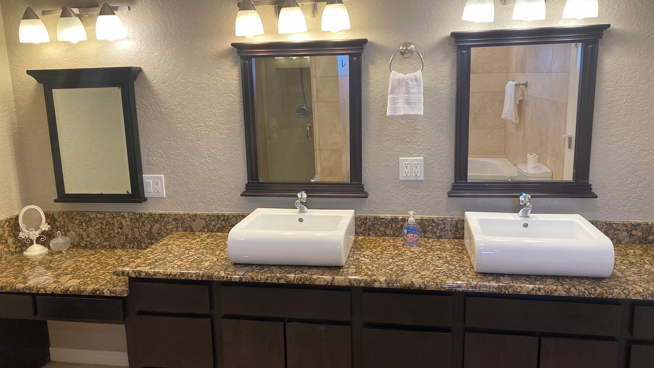 Photo of Bathroom in Thunderbird