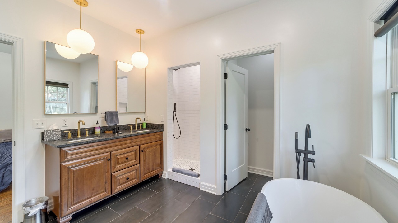 Photo of Bathroom in Cherry Street