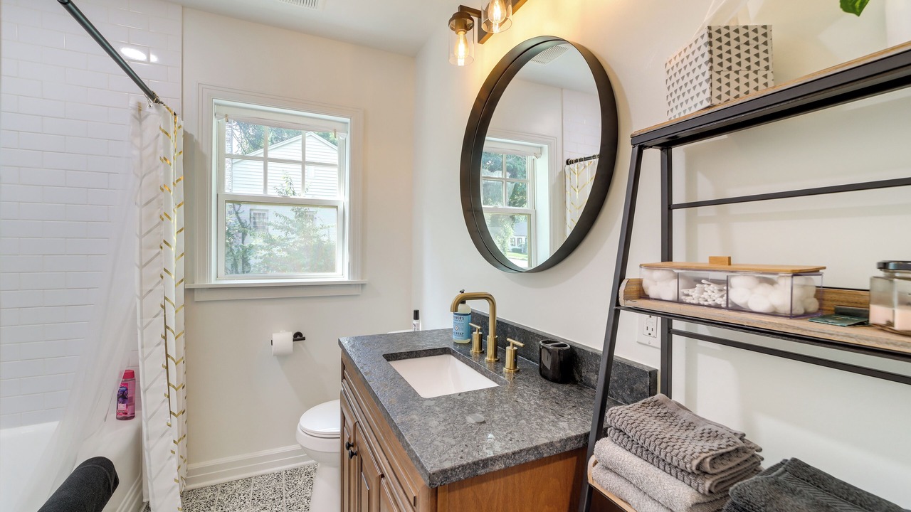 Photo of Bathroom in Cherry Street