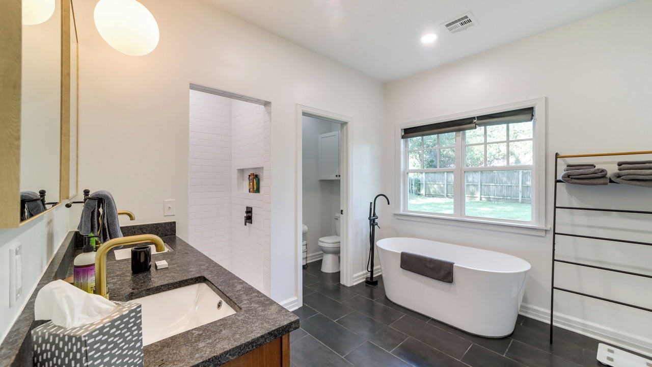 Photo of Bathroom in Cherry Street