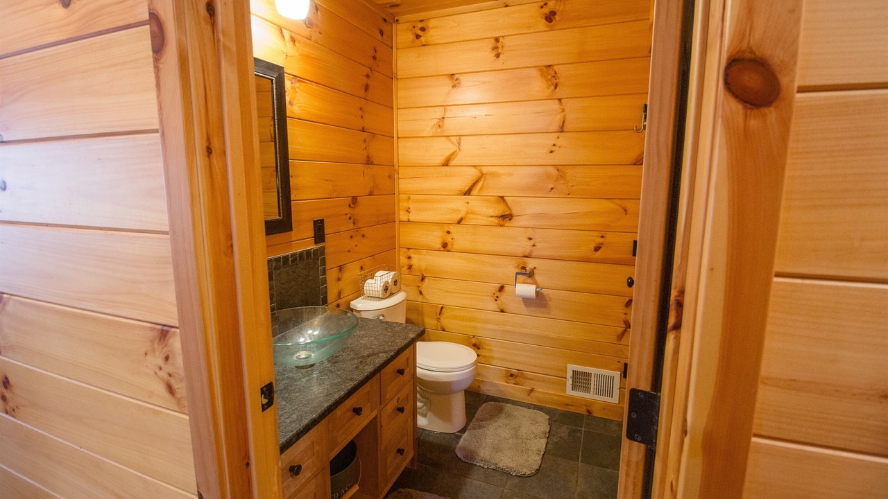 Photo of Bathroom in Evart