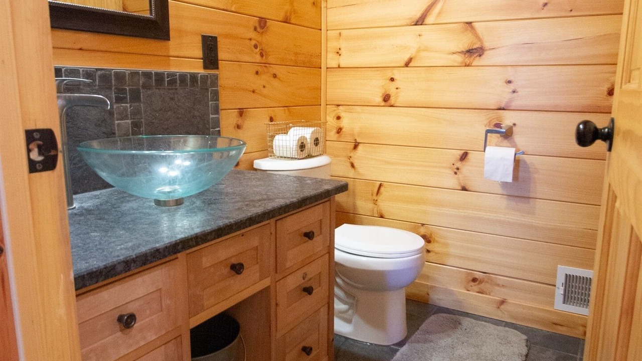 Photo of Bathroom in Evart