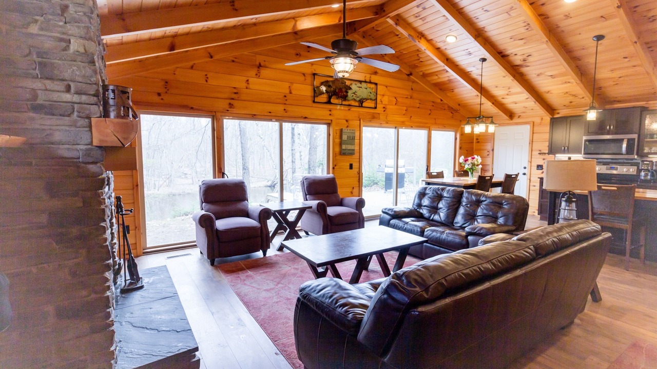Photo of Livingroom in Evart