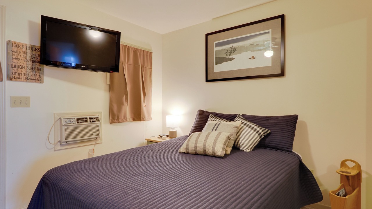 Photo of Bedroom in Onekama