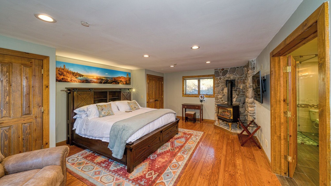 Photo of Bedroom in Crystal Bay