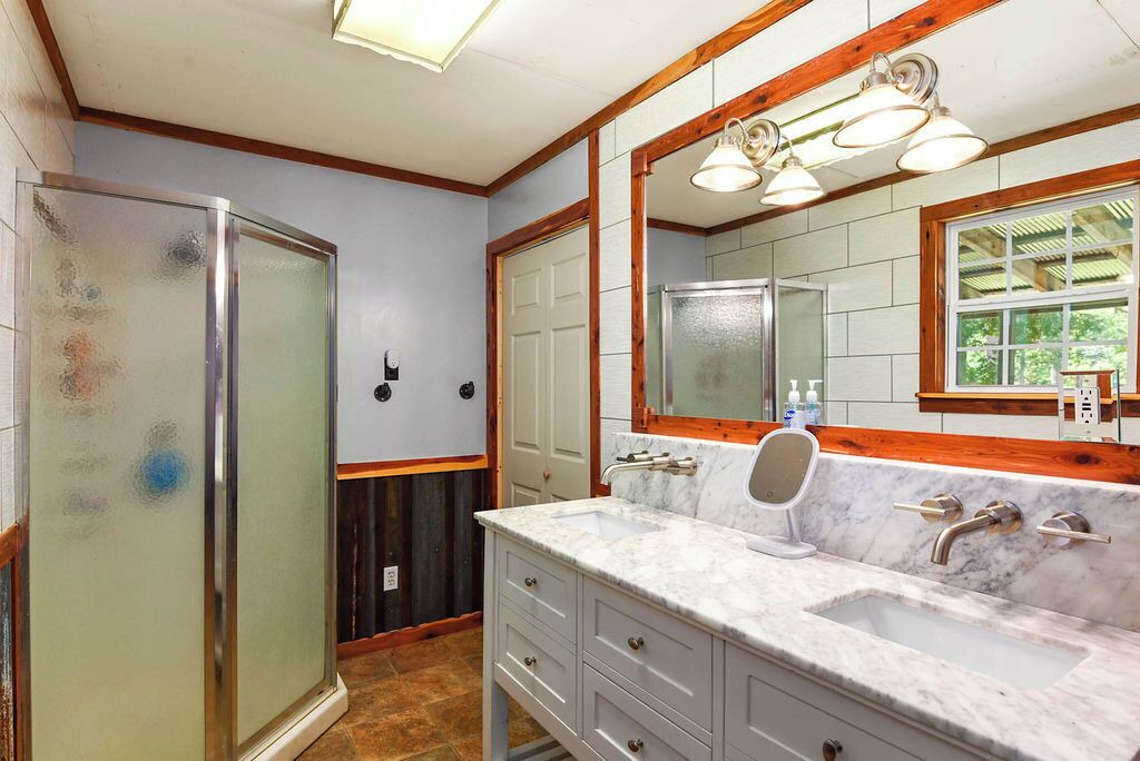 Photo of Bathroom in Deer