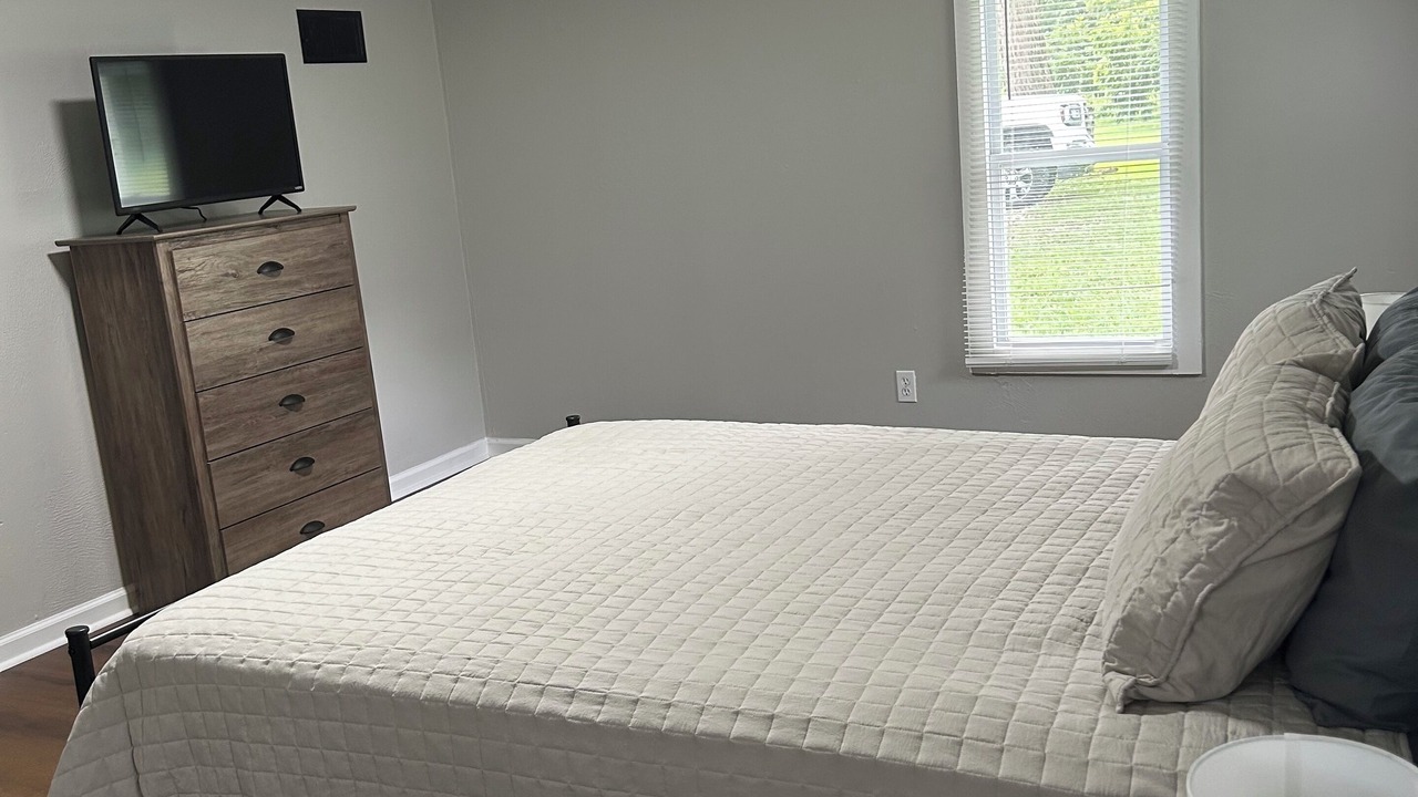 Photo of Bedroom in Lake Forest Estates