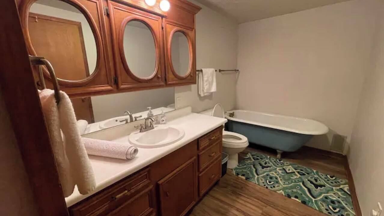 Photo of Bathroom in Utopia