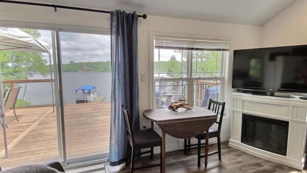 Photo of Livingroom in Shortts Lake