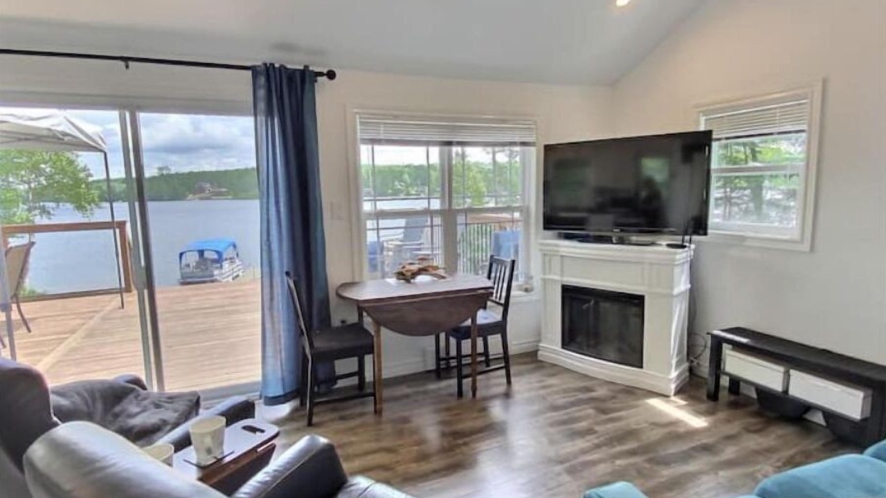 Photo of Livingroom in Shortts Lake