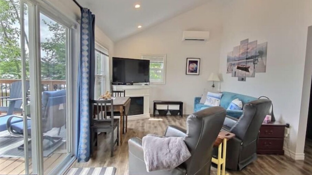 Photo of Livingroom in Shortts Lake