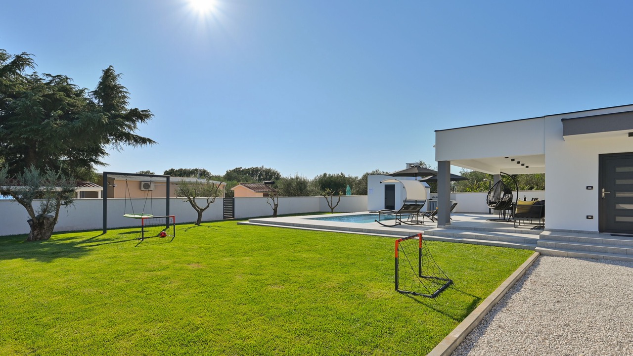 Photo of Outdoor in Peroj