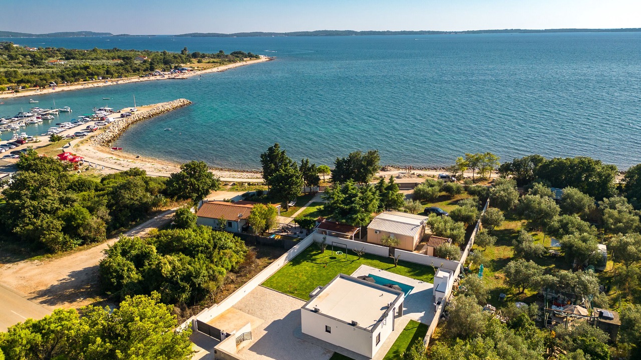 Photo of Outdoor in Peroj