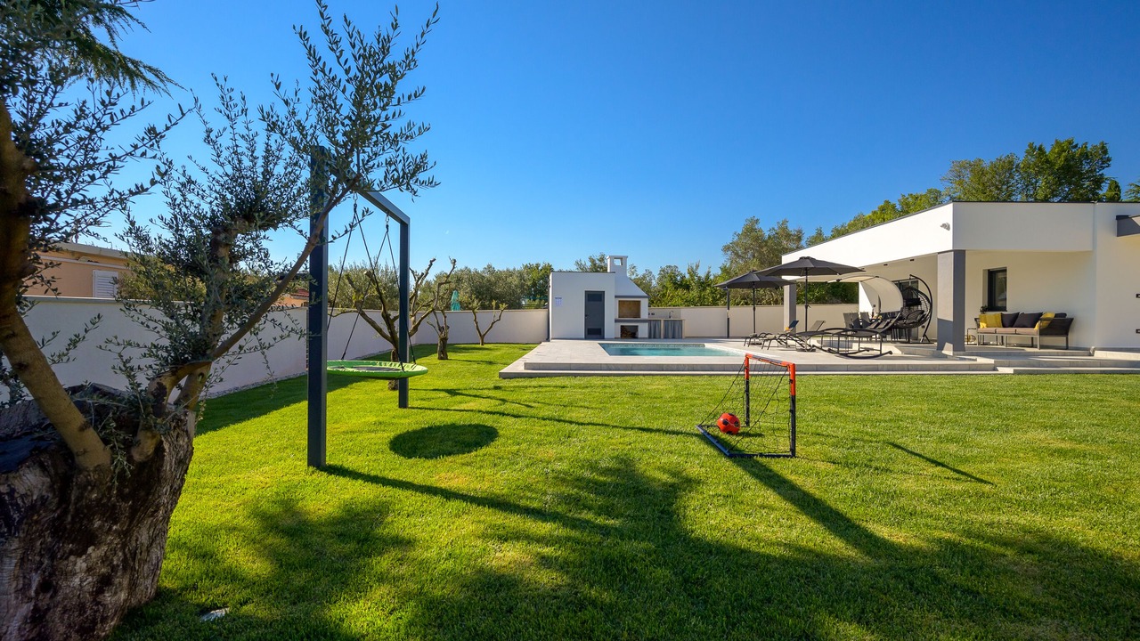 Photo of Outdoor in Peroj