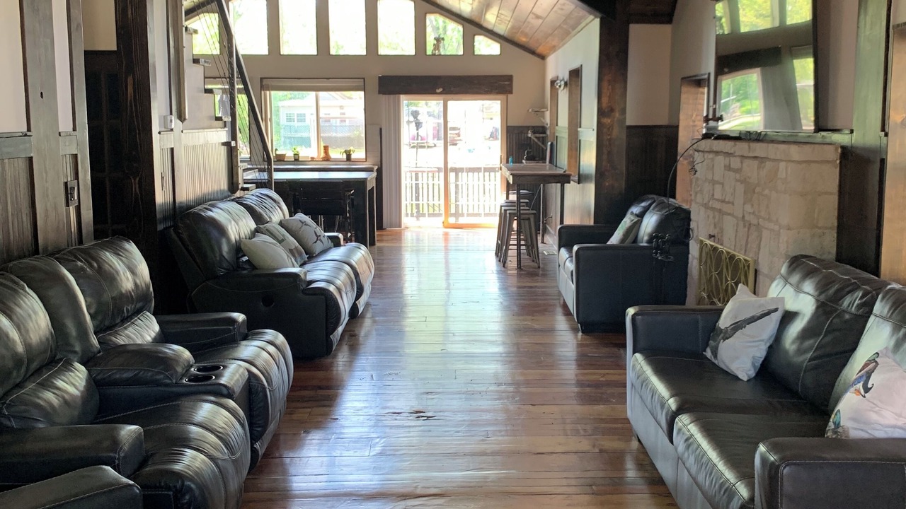 Photo of Livingroom in Channel Lake