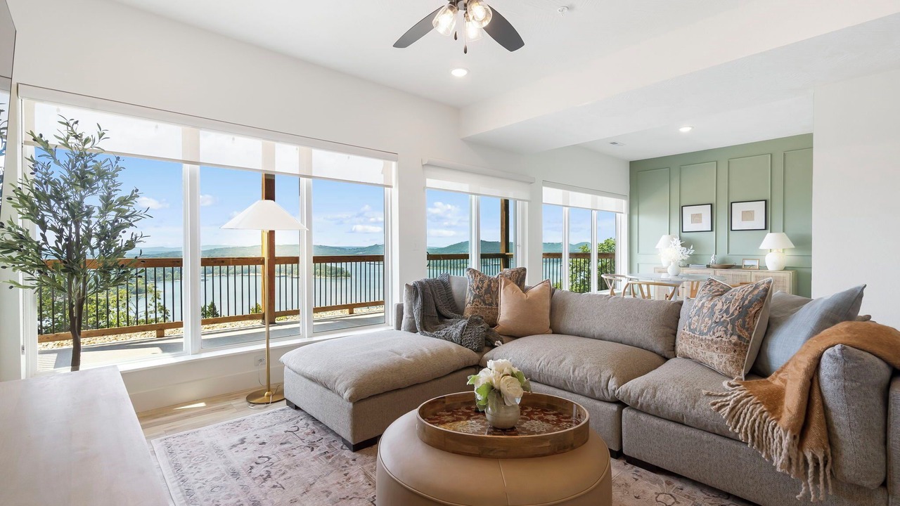 Photo of Livingroom in Kimberling City
