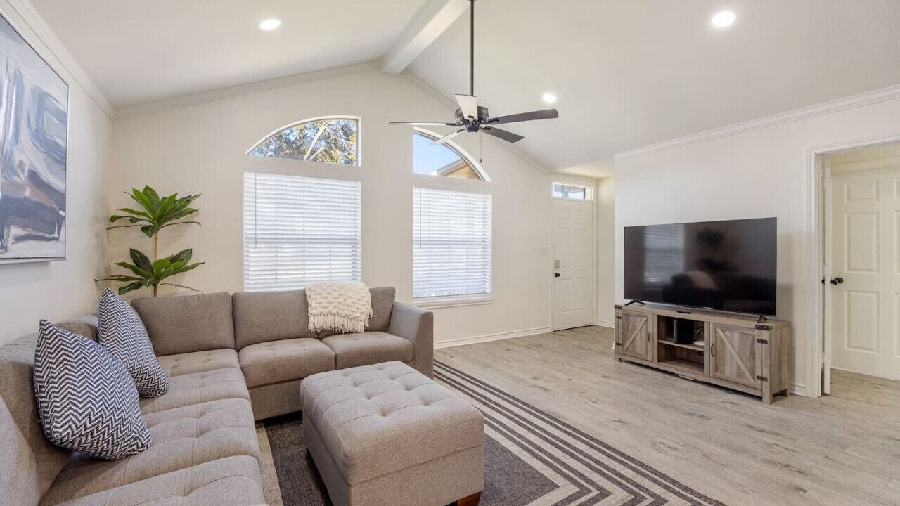 Photo of Livingroom in Tyler