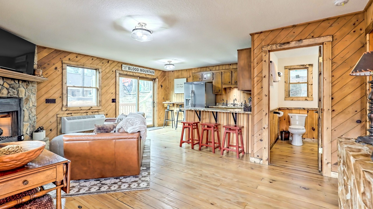 Photo of Livingroom in Blairsville