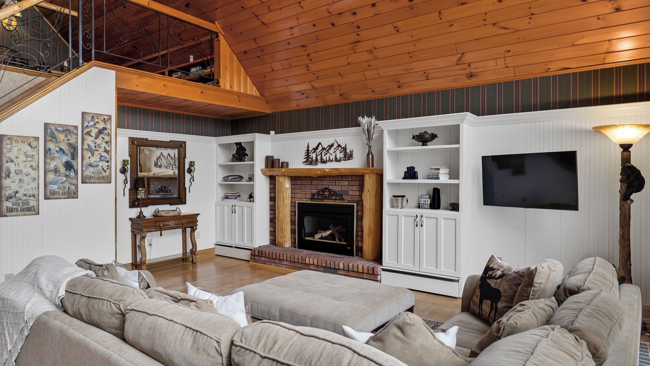 Photo of Livingroom in Adirondack