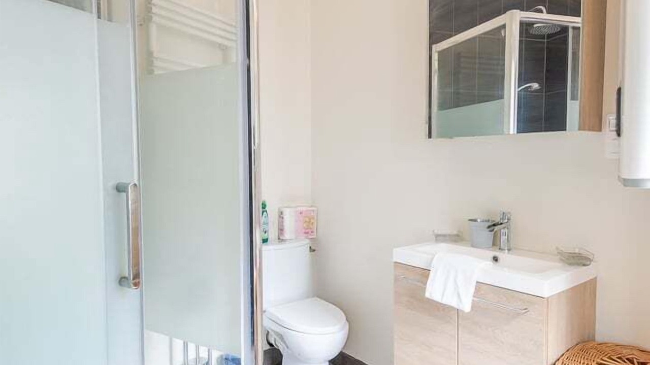 Photo of Bathroom in Tours City Centre