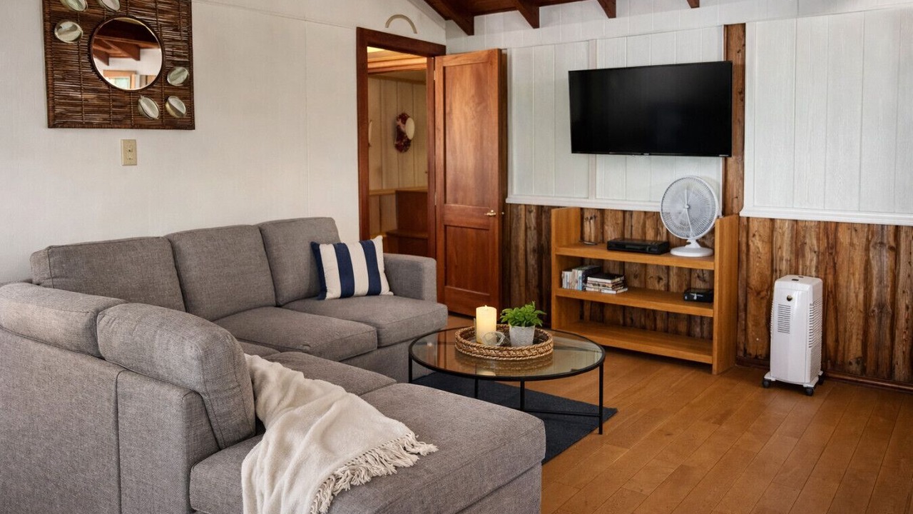 Photo of Livingroom in Honey Harbour