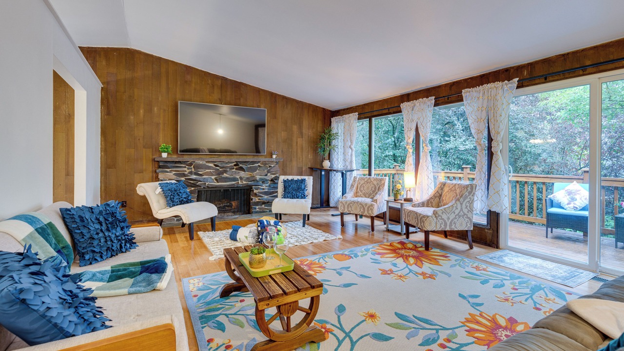 Photo of Livingroom in Lake Forest Park
