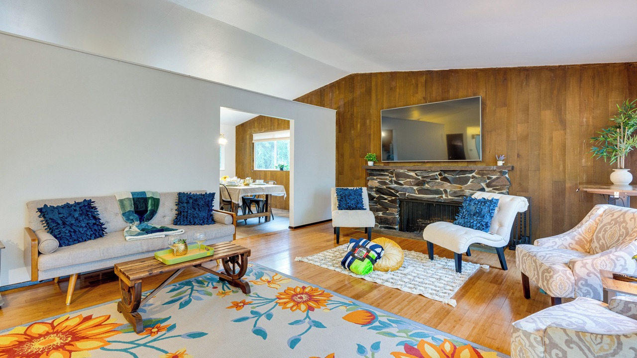 Photo of Livingroom in Lake Forest Park