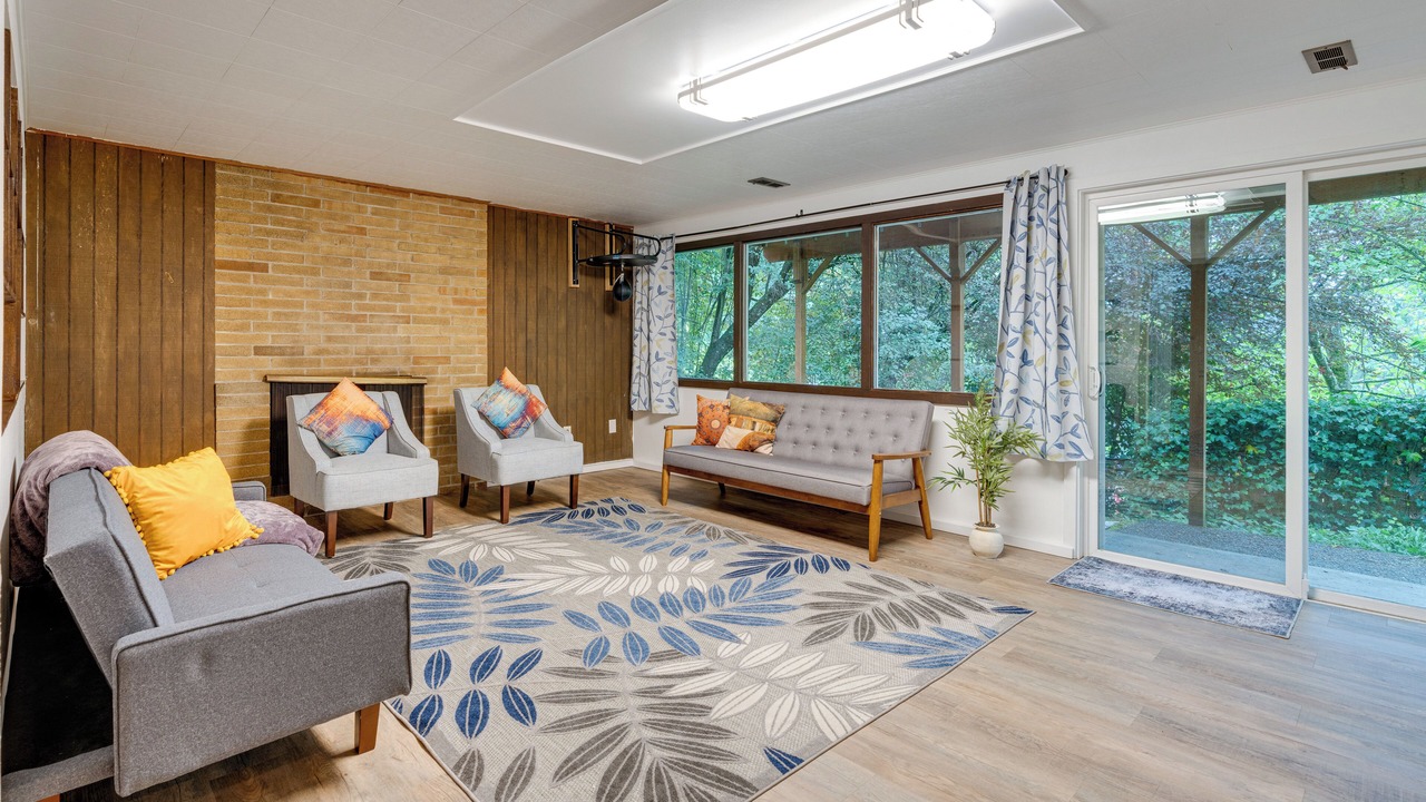 Photo of Livingroom in Lake Forest Park