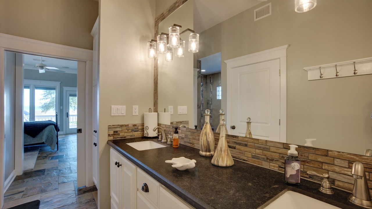 Photo of Bathroom in Coldspring