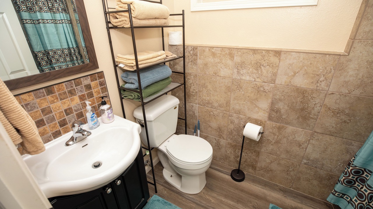 Photo of Bathroom in Twain
