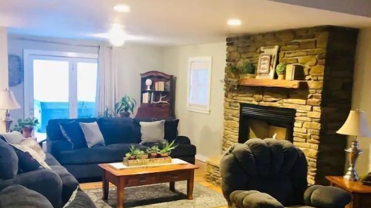 Photo of Livingroom in Jeffersonville
