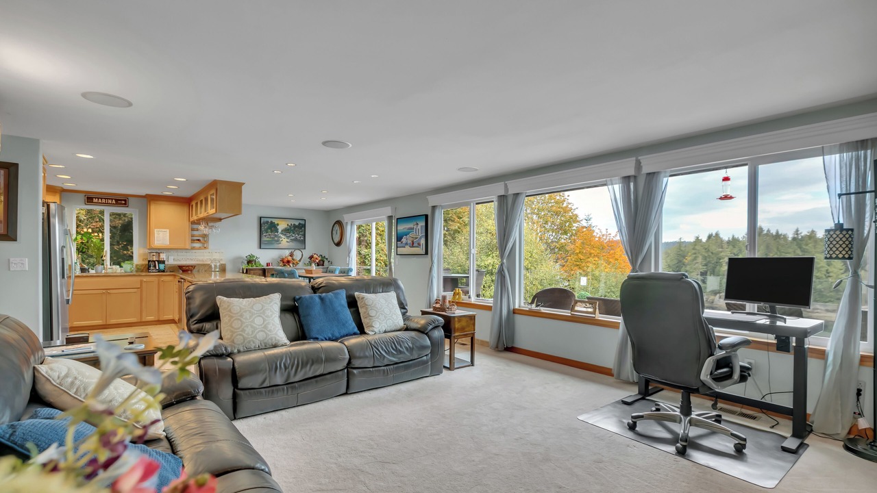 Photo of Livingroom in Fox Island