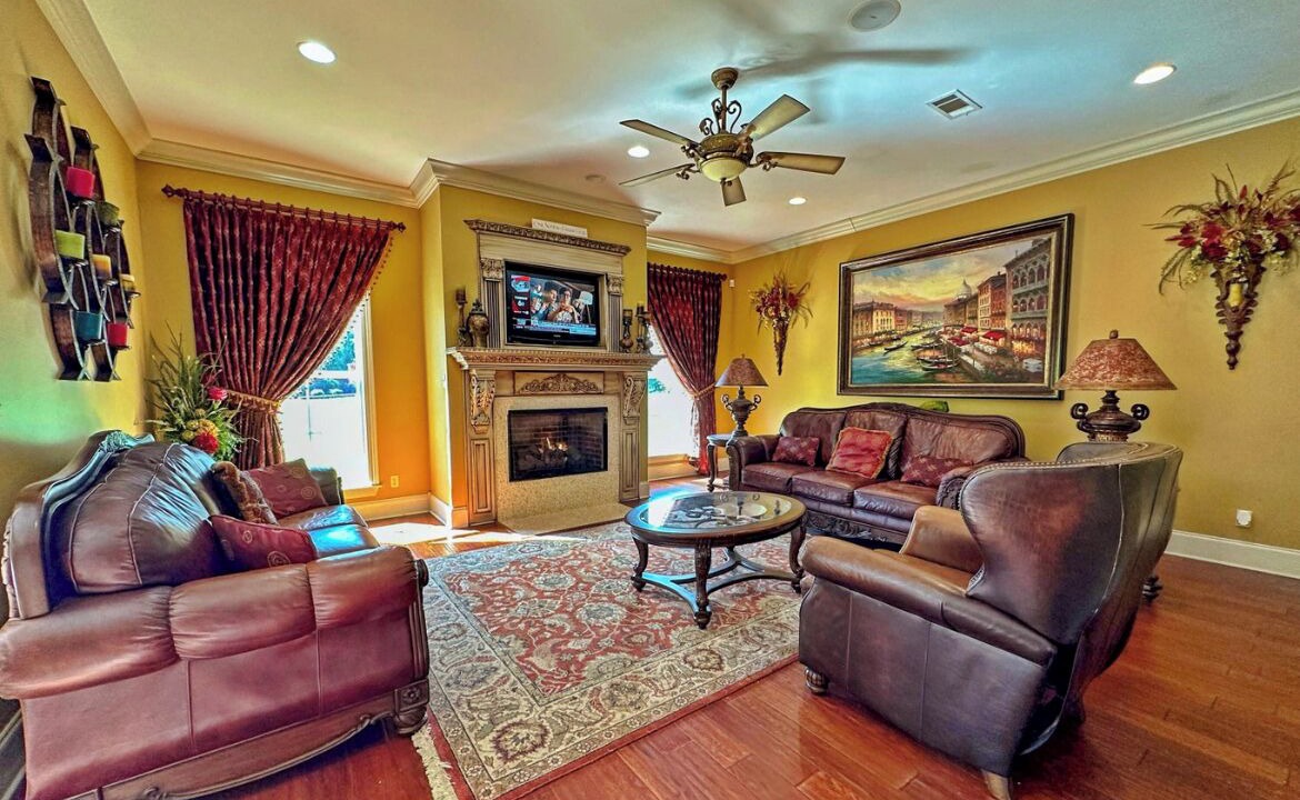 Photo of Livingroom in Tougaloo