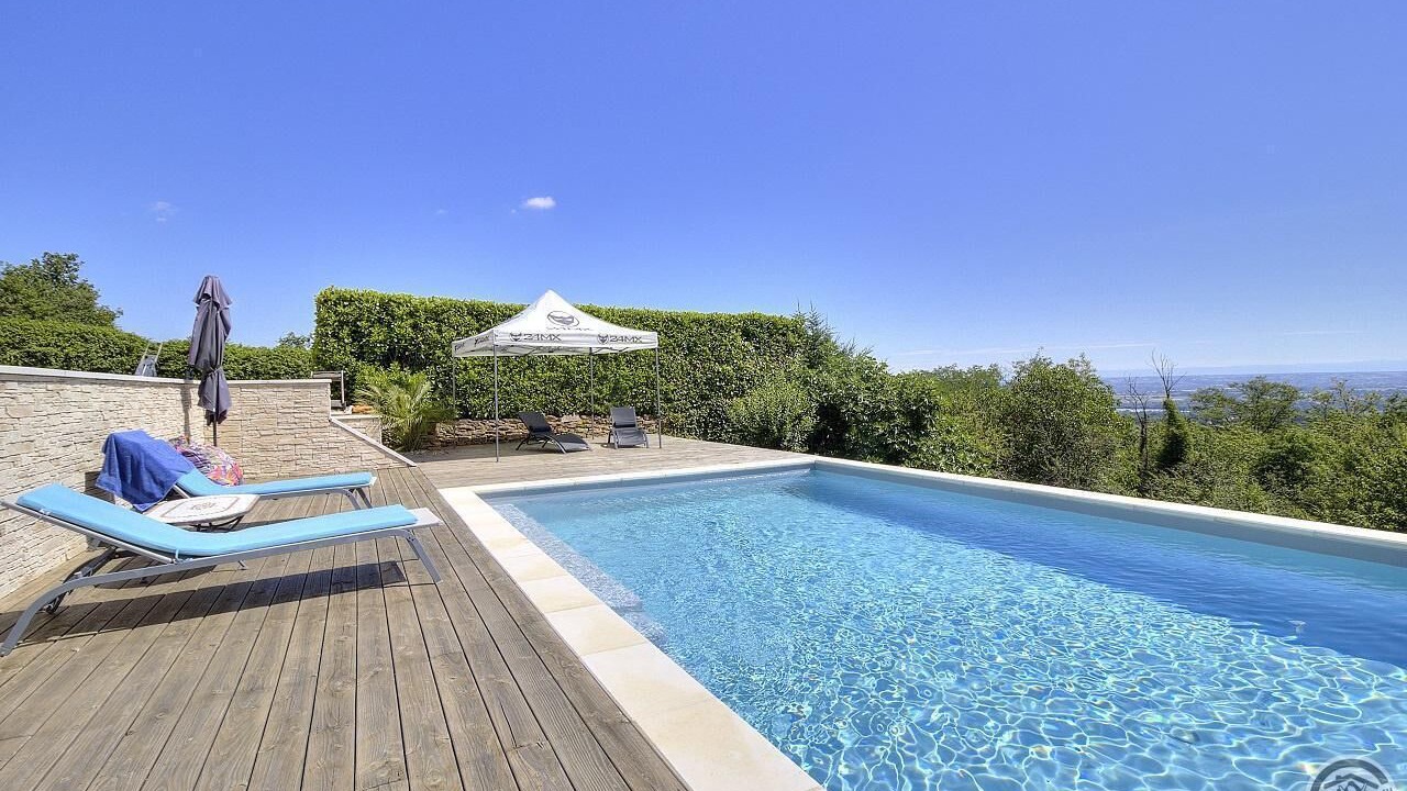 Photo of Outdoor in Charnay