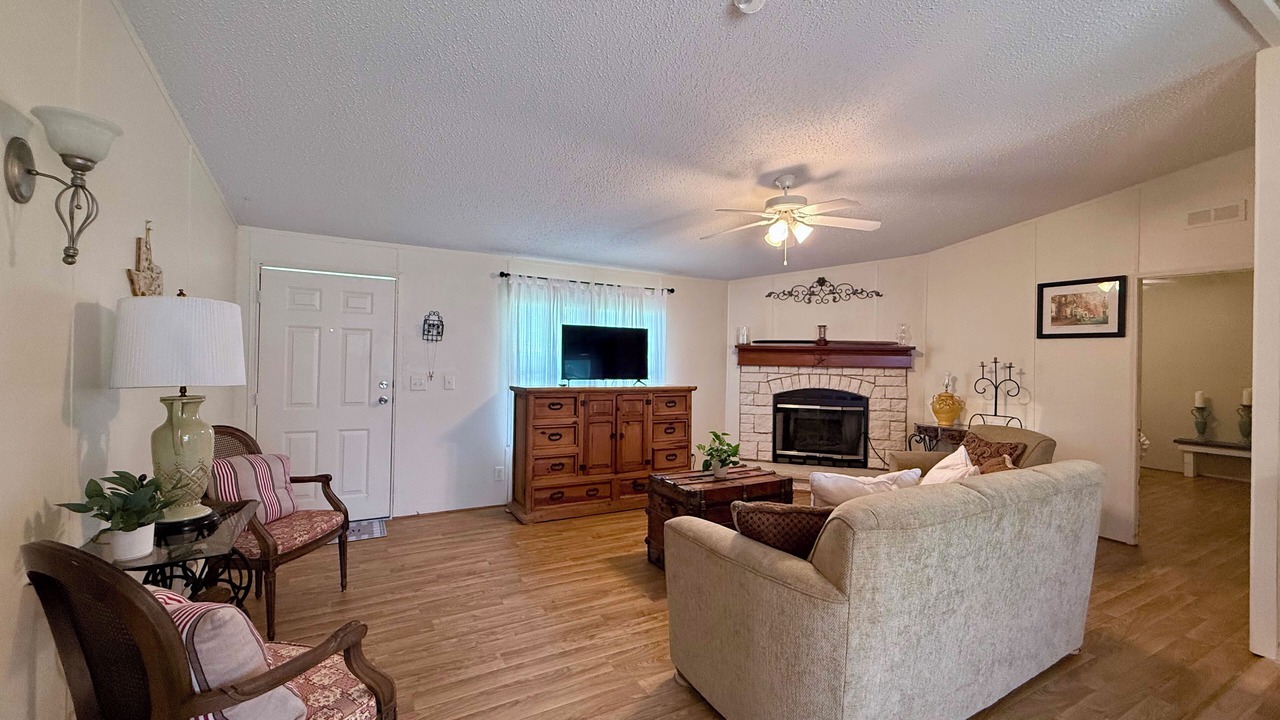 Photo of Livingroom in Carmine