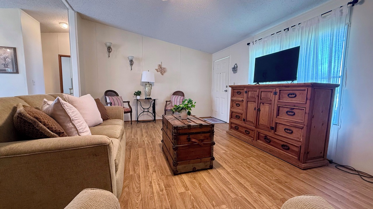 Photo of Livingroom in Carmine