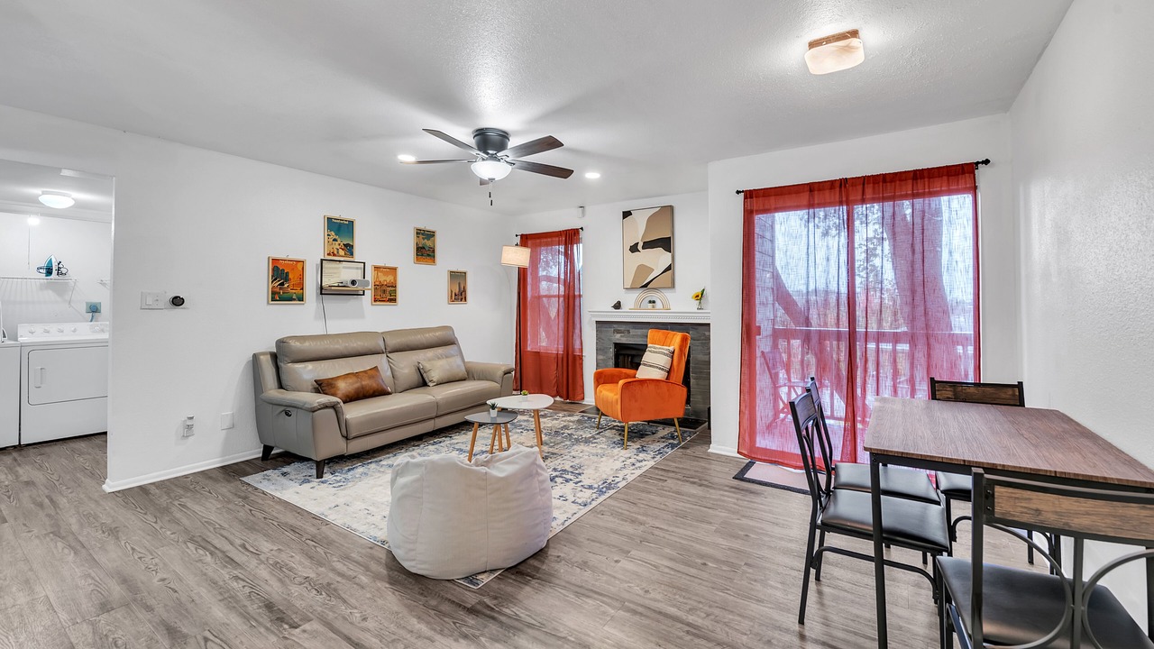 Photo of Livingroom in East Riverside - Oltorf
