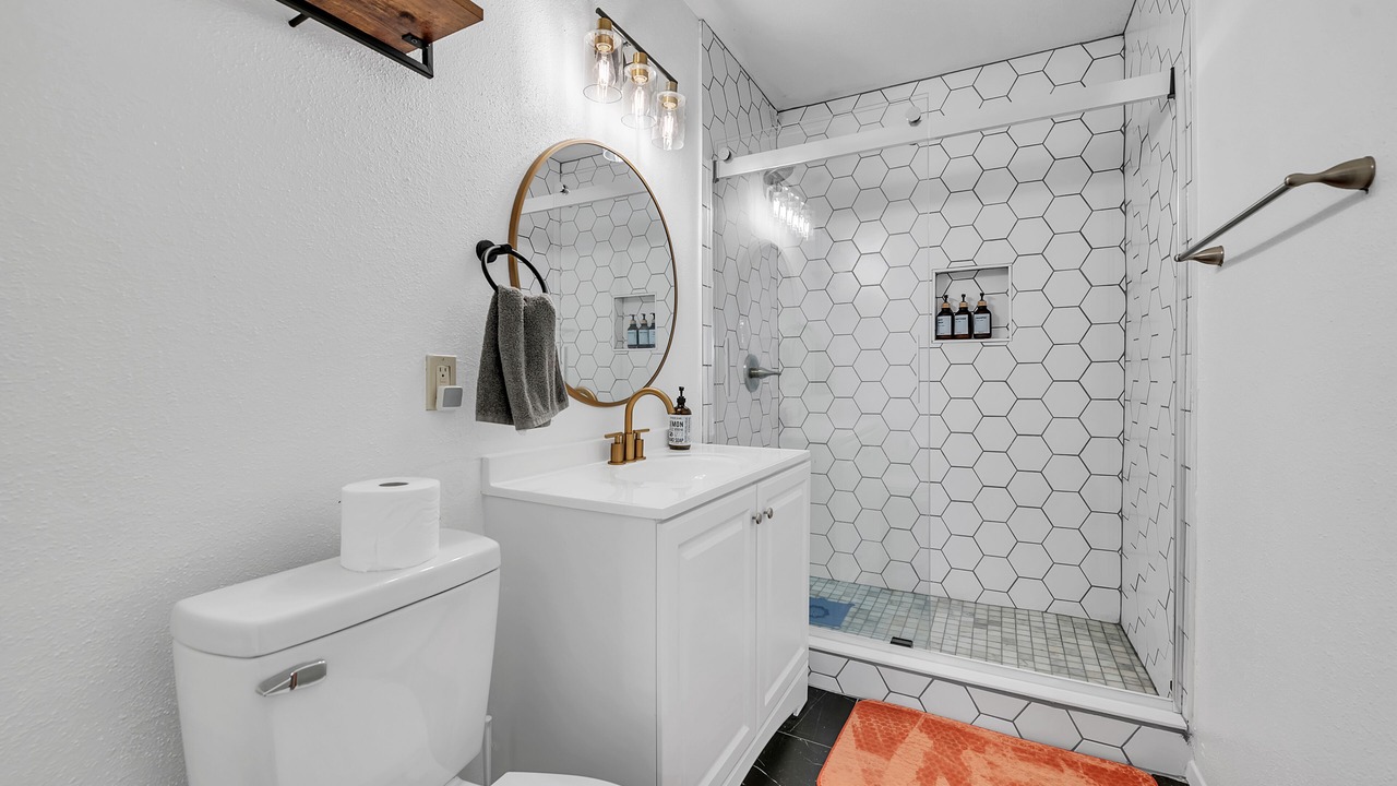 Photo of Bathroom in East Riverside - Oltorf