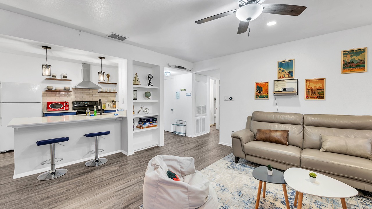 Photo of Livingroom in East Riverside - Oltorf