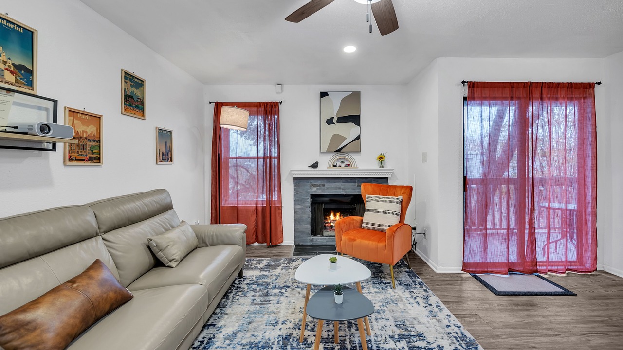 Photo of Livingroom in East Riverside - Oltorf