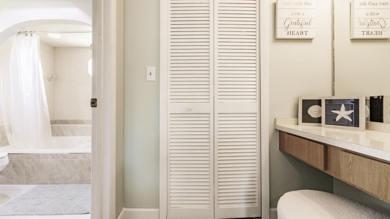 Photo of Bathroom in Caloosahatchee