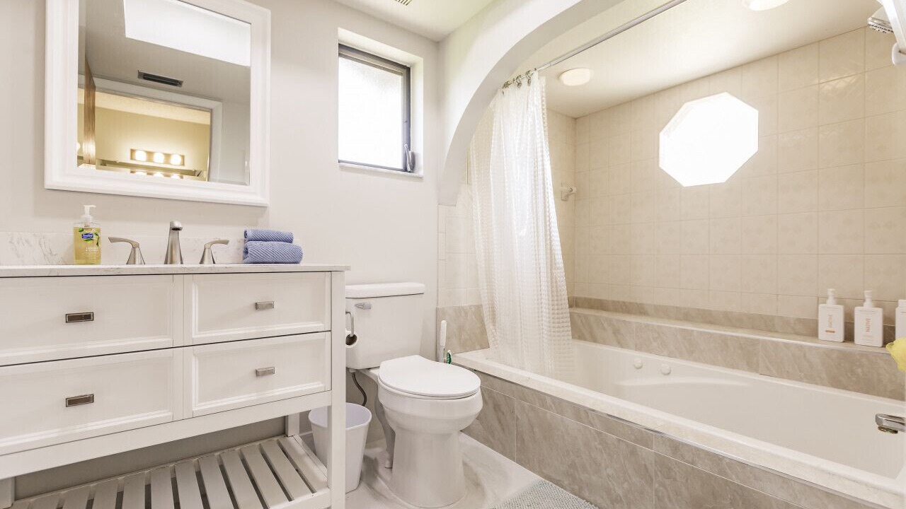 Photo of Bathroom in Caloosahatchee