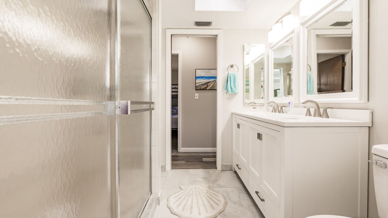 Photo of Bathroom in Caloosahatchee