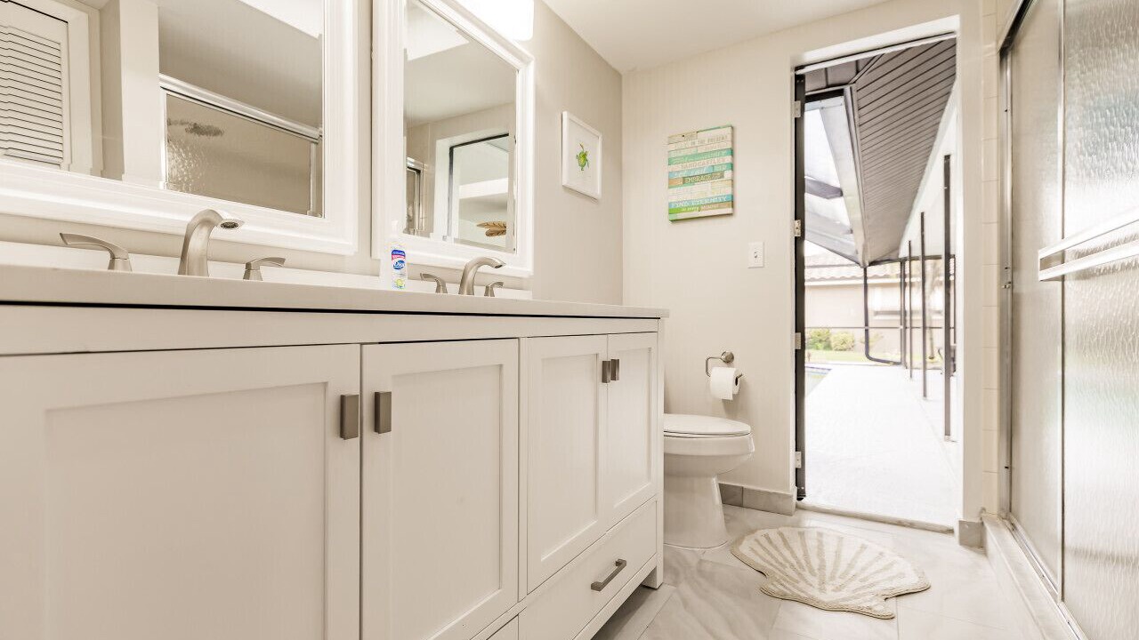 Photo of Bathroom in Caloosahatchee