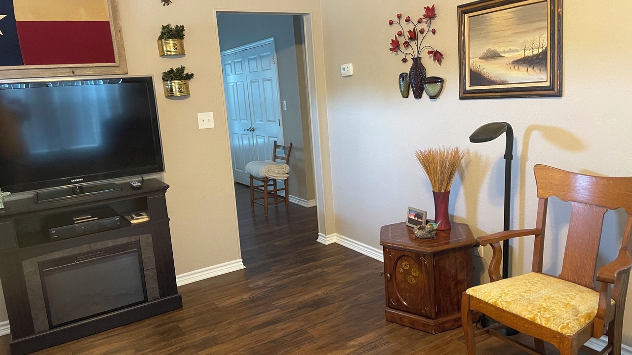Photo of Livingroom in Valley Mills