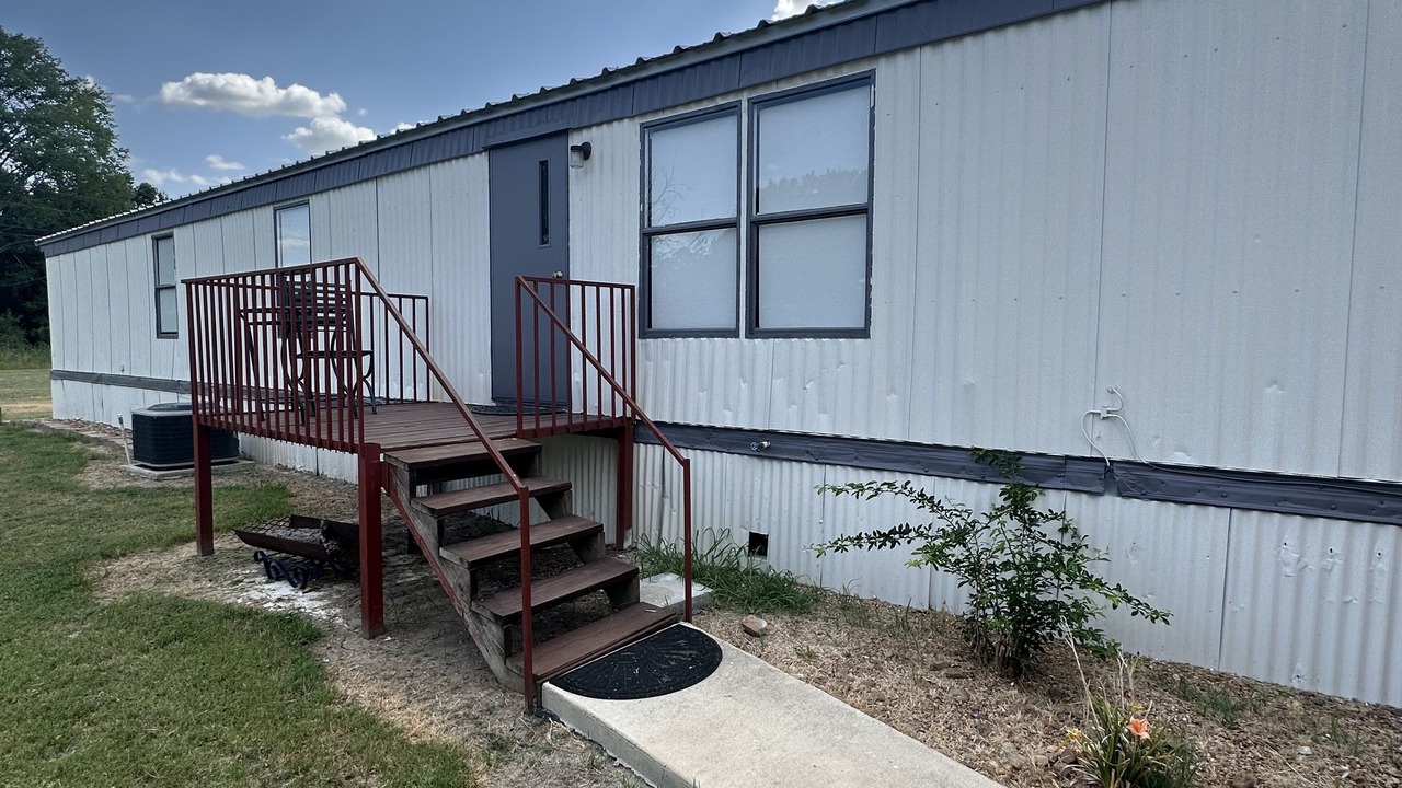 Photo of Outdoor in Carmine