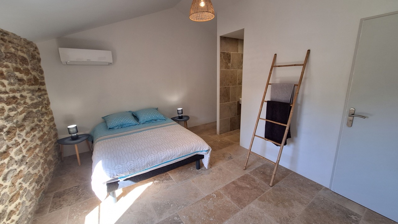 Photo of Bedroom in Suze-la-Rousse