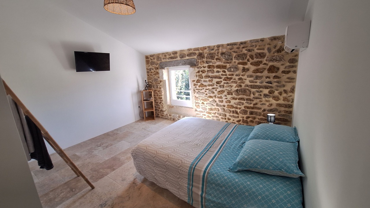 Photo of Bedroom in Suze-la-Rousse