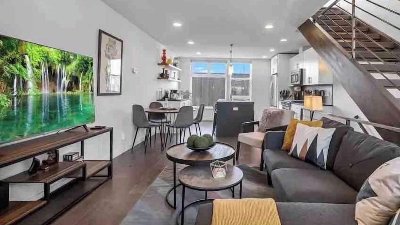 Photo of Livingroom in Eastlake