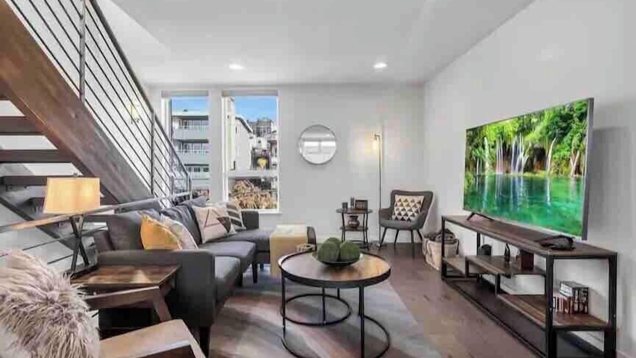 Photo of Livingroom in Eastlake